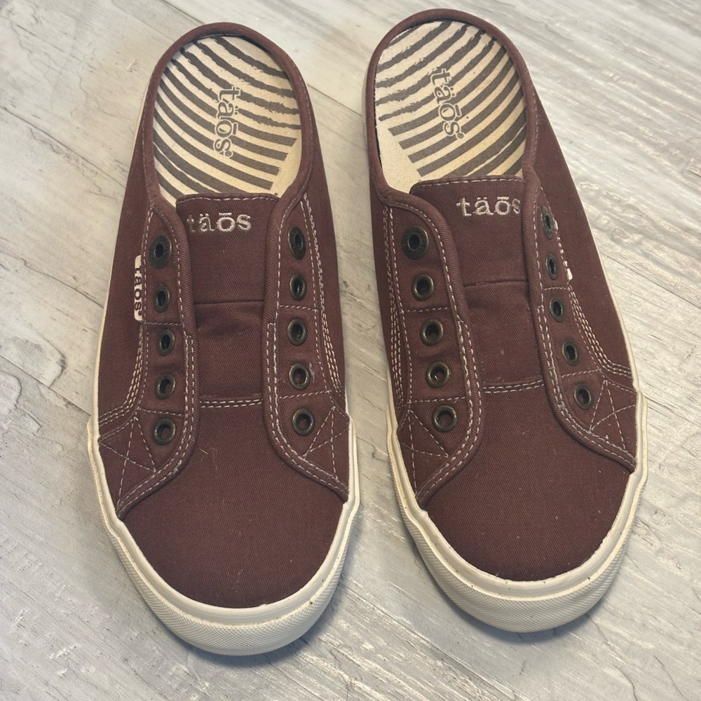 Taos Women’s EZ Soul Slip On Mule Canvas Sneakers Size 8
